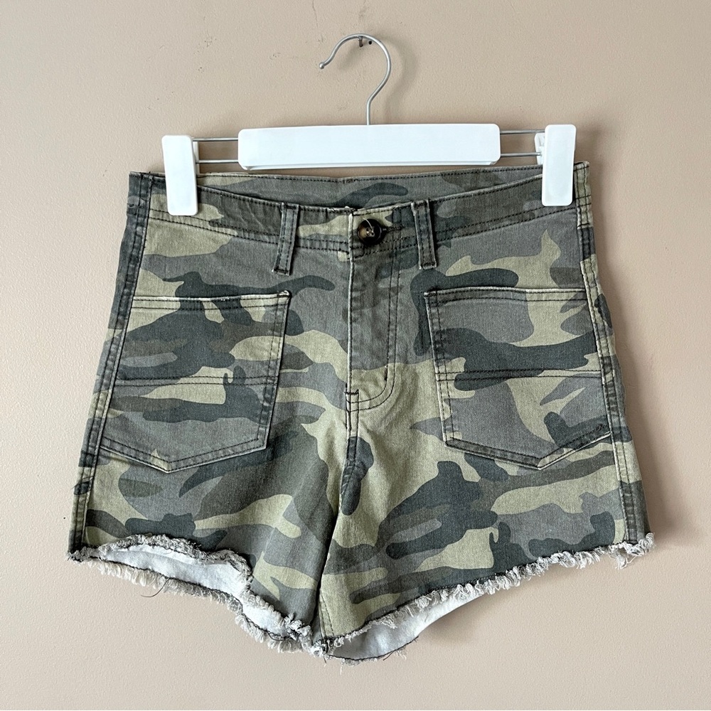 143 STORY | Green Camo High Waisted Cut Off Shorts Sz S - Picture 7 of 7